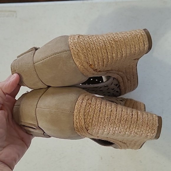 Marc Fisher Peep-Toe Wedge Sandals with cutout detail size 6.5 - Picture 6 of 13